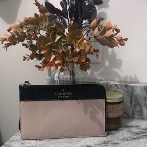 Kate Spade Wristlet ♥️